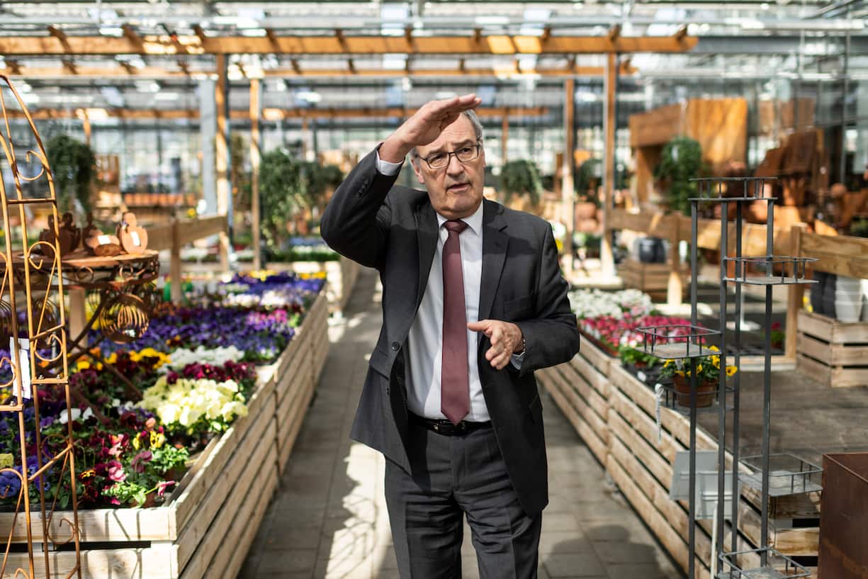 Bundesrat Guy Parmelin besucht das Gartencenter Wyss GartenHaus, am Freitag, 3. April 2020 in Ostermundigen. 