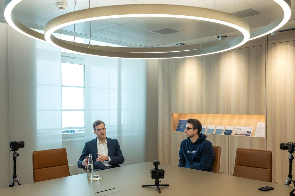 <p>Im Gespräch: Jay Bidermann (links) und Fabio Marchesin.</p>