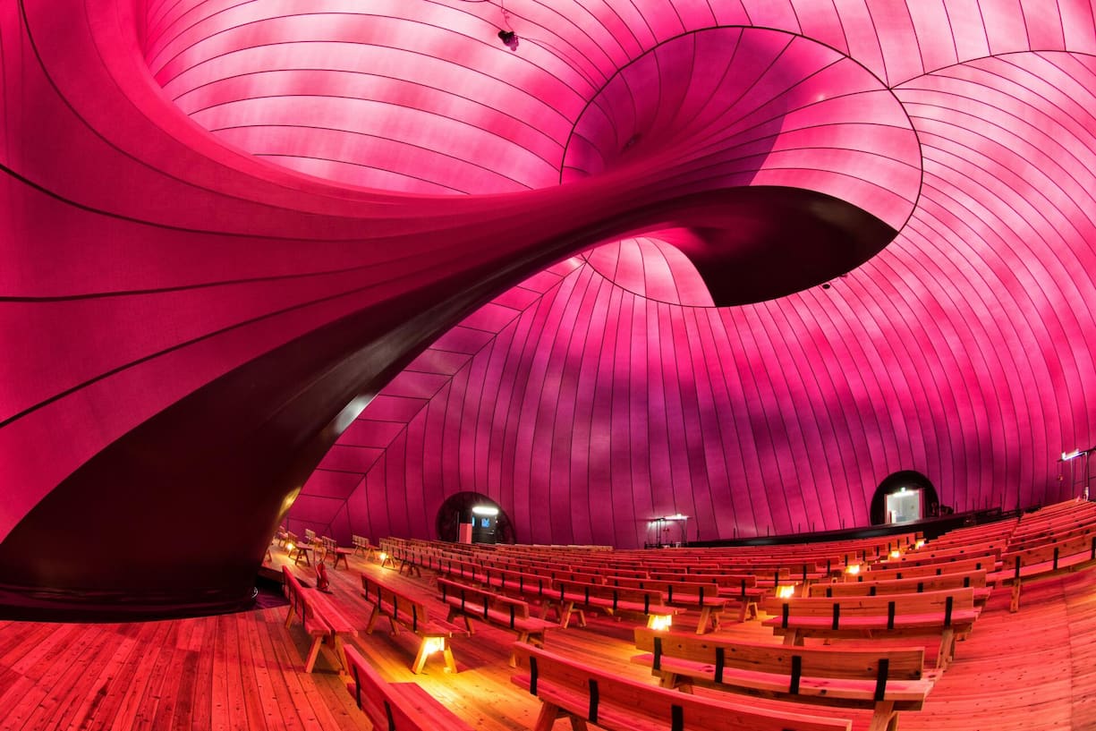 Die aufblasbare Konzerthalle ­Ark Nova komplettiert das diesjährige Festival.
