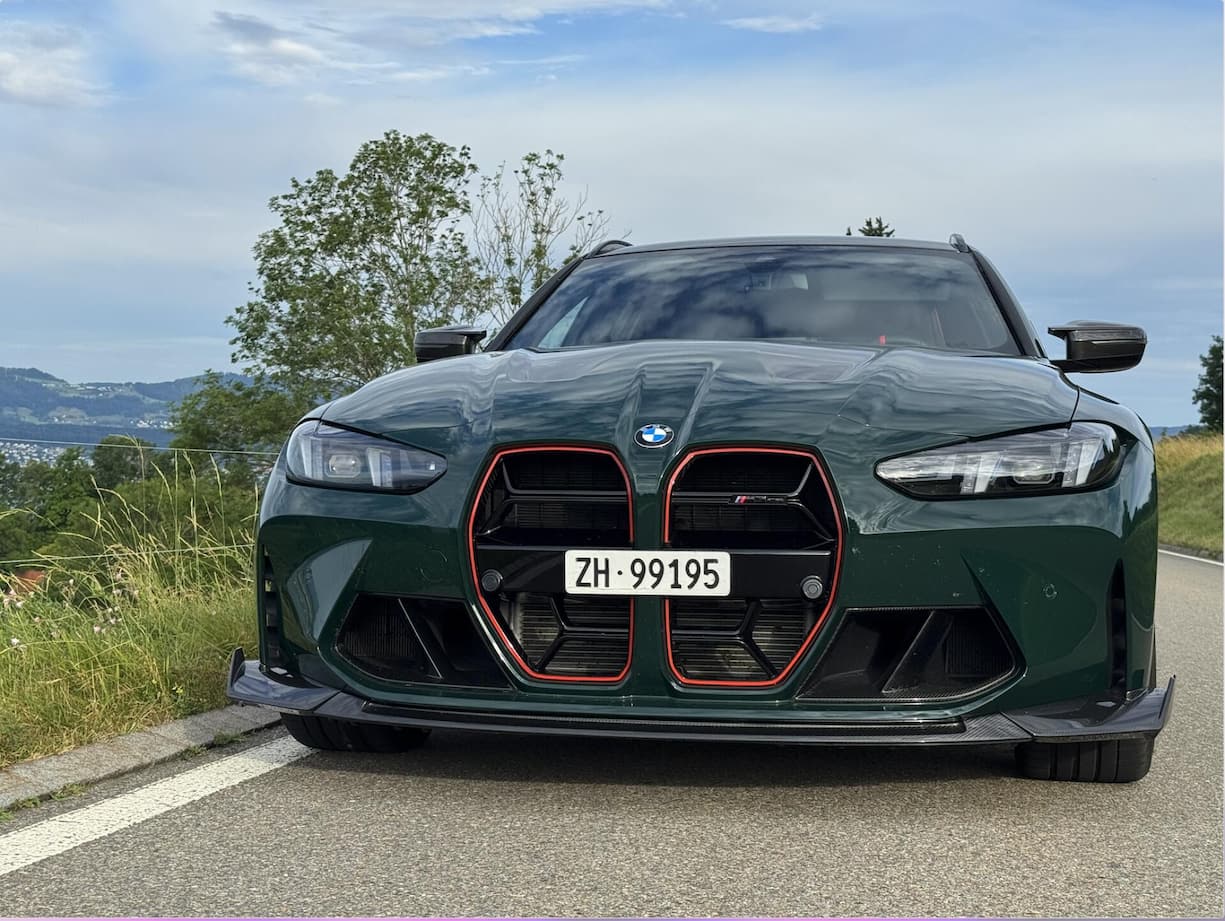 <p>Platz da! Mit seiner Optik markiert der Wagen Besitzanspruch auf die Überholspur.</p>