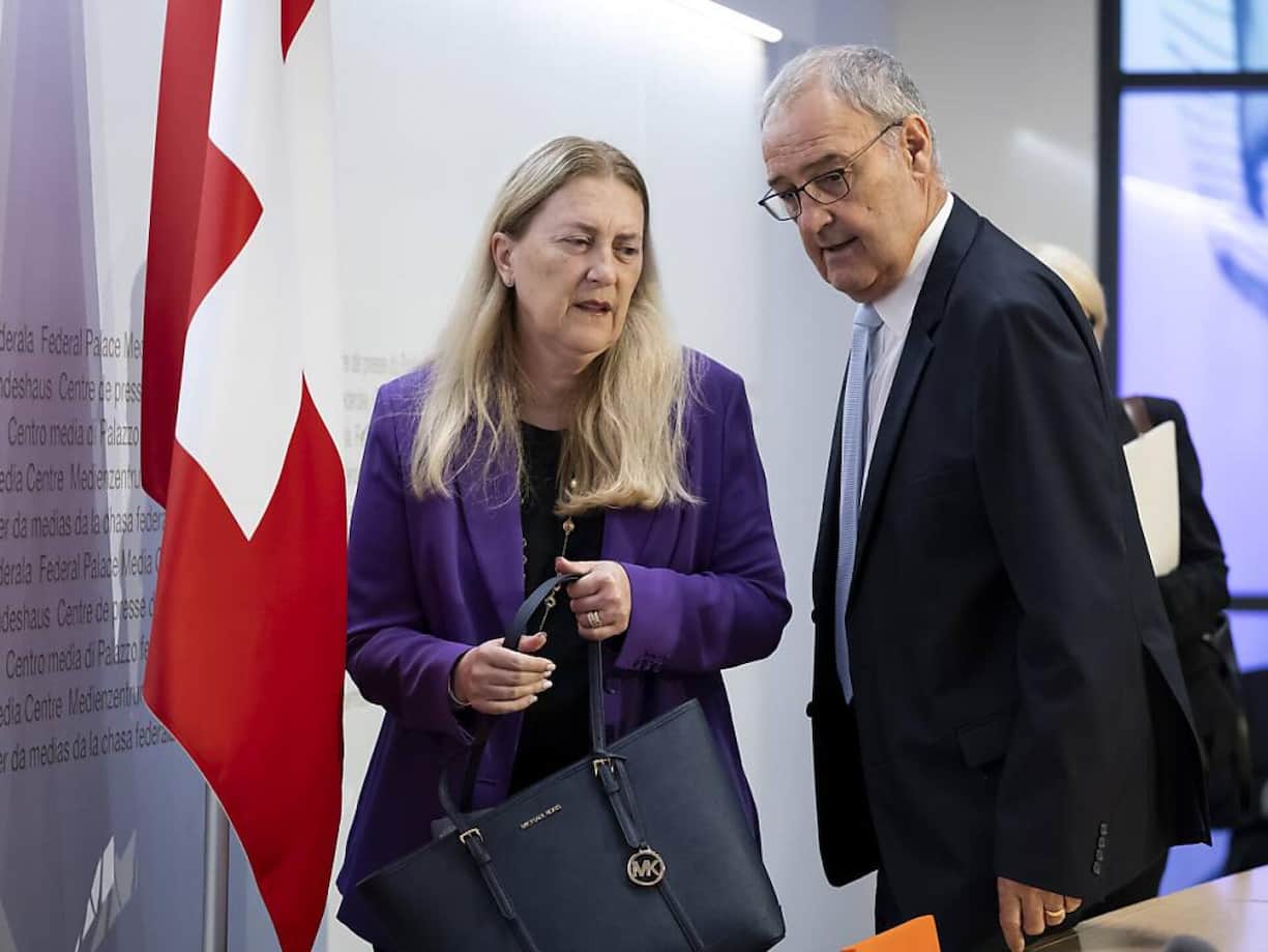 <p>Helene Budliger, Chefunterhändlerin im Zollstreit mit den USA, und Guy Parmelin, Wirtschaftsminister.</p>