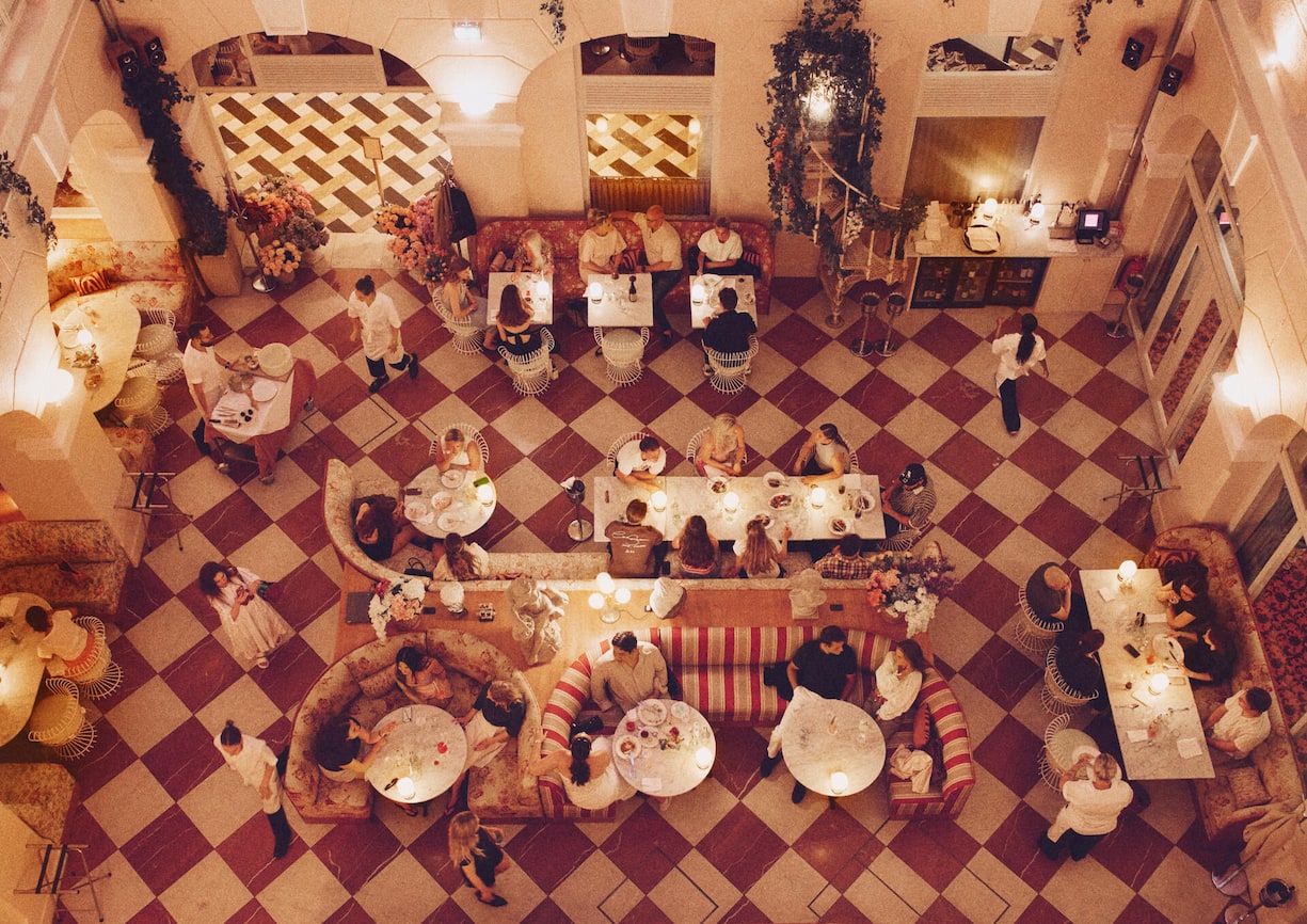 <p>Hotel «Bella Grande» in Kogenhagen: Eine Lobby wie aus einem Film von Wes Anderson.</p>