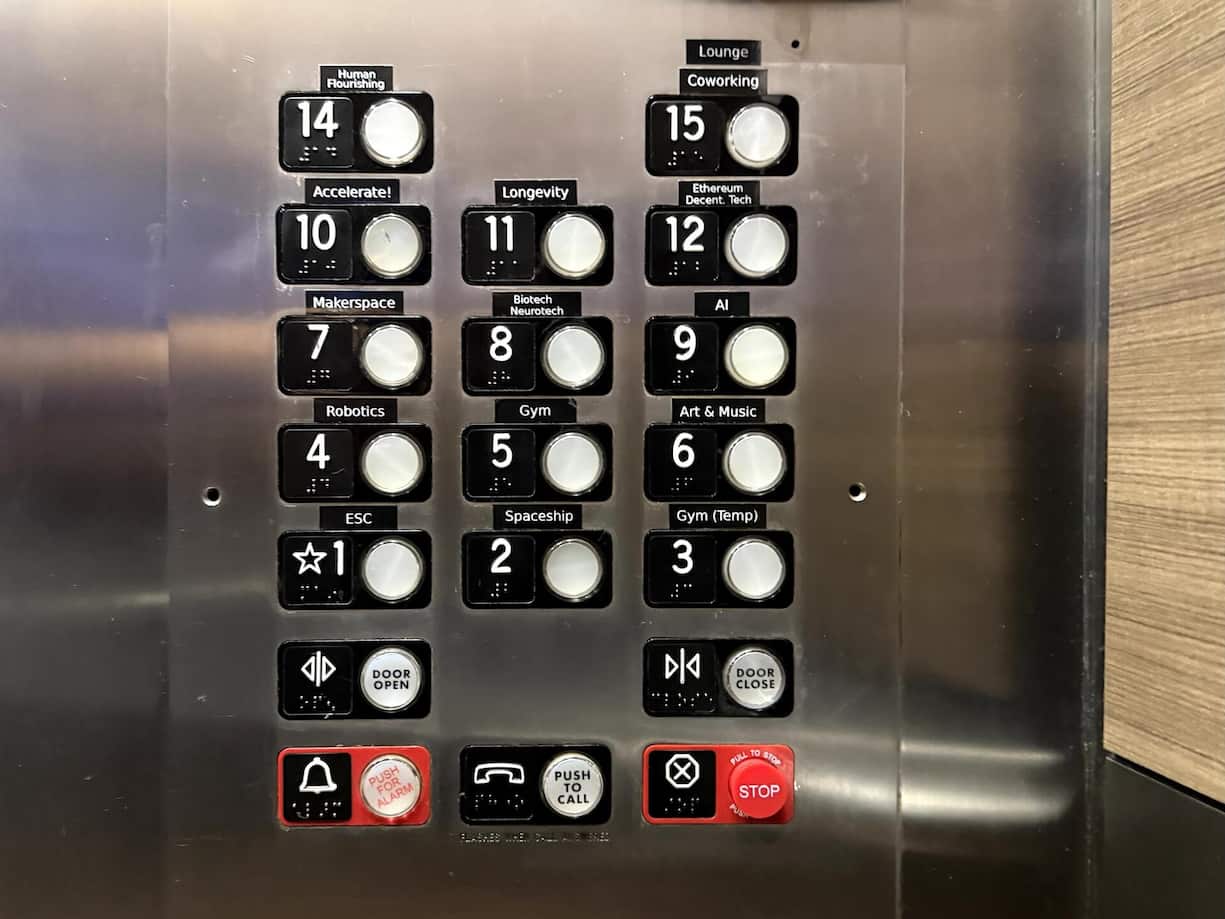 <p>Robotik, KI, Longevity: Im Frontier Tower ist jedes einzelne Stockwerk einer anderen Zukunft gewidmet.</p>