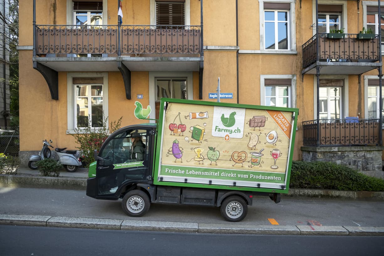 <p>Die Crowd stützte einen Onlinebauernhof mit 4,2 Millionen Franken: Farmy startete als Online-lebensmittelhändler für regionale, frische Produkte direkt vom Bauern. Anfang 2025 fusionierte Farmy mit dem Biogrosshändler Pico – das Geld war ausgegangen.</p>
