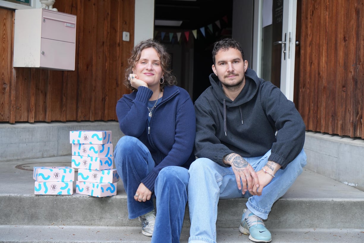 <p>Die Crowd wünscht alles ohne Tier für 1,18 Millionen Franken in der zweiten, und 1,4 Millionen Franken in der ersten Runde: Die vegane Bäckerei Bakery Bakery, gegründet von Lycra Stattmann und Kevin Schmid, verkauft Schoggigipfeli, Broteund mehr an acht Standorten in der Schweiz.</p>