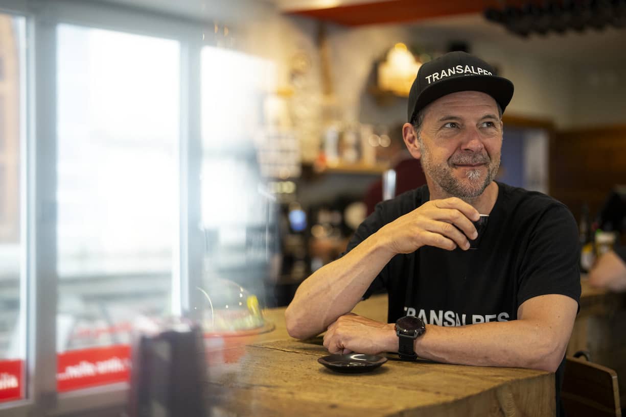 <p>Die Crowd will Schweizer Mountainbikes und gibt bis zu 600'000 Franken: Der Gründer und Geschäftsführer von Transalpes, Michel Juhasz, hofft auf viele Investoren. Dank dem Crowdfunding soll ihr Arbeitgeber auf soliden Beinen stehen. Wenn möglich, folgen eine Nachfolgeregelung und ein erfolgreicher Exit.</p>