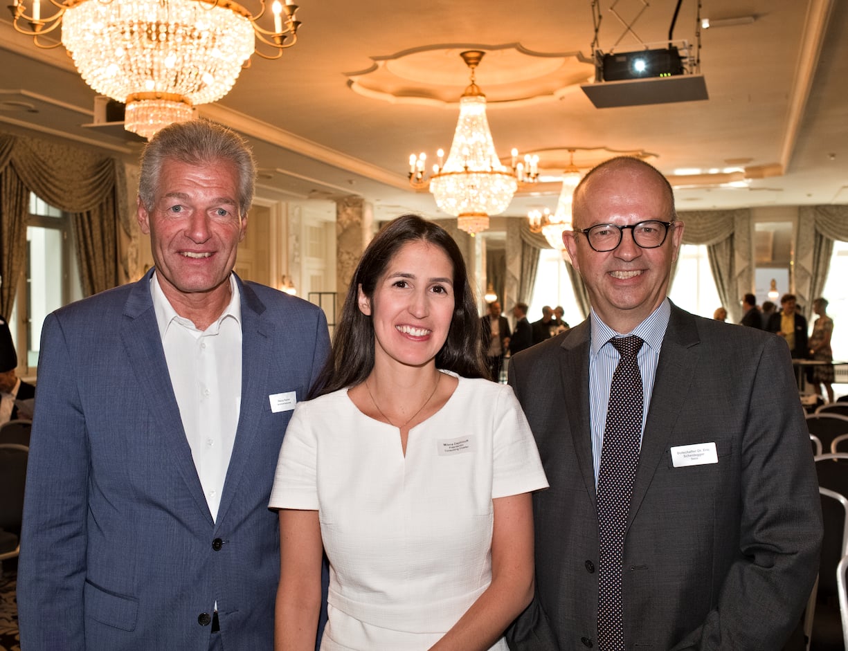 Heinz Karrer, Präsident, economiesuisse; Milena Daphinoff, Präsidentin, Consulting Cluster; Eric Scheidegger, Botschafter, SECO