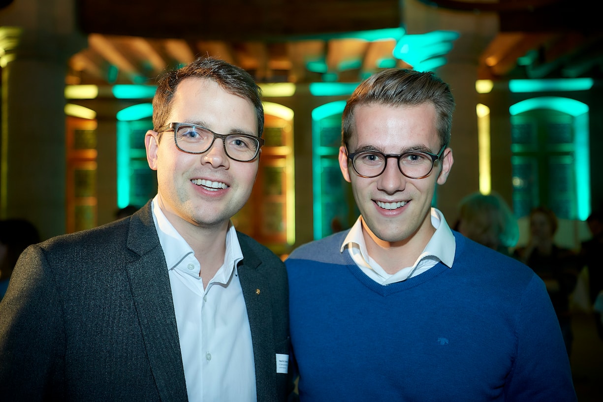 Preisverleihung des 5vor12-Preis fuer Deregulierung von StrategieDialog21 und dem Swiss Venture Club im Rathaus Bern. Henrik Schoop, Geschaeftsfuehrer IG Genossenschaftsunternehmen, Andri Silberschmidt, Nationalrat. © Adrian Moser / Bilanz