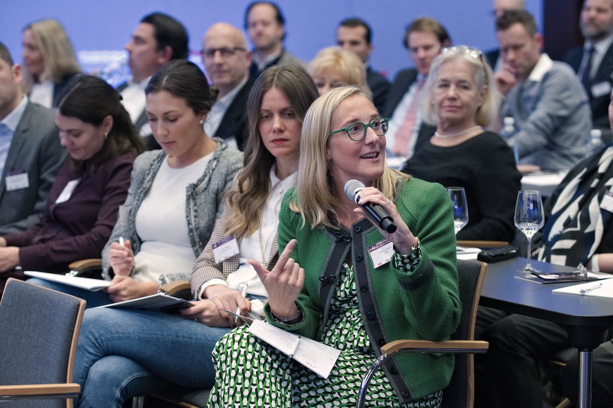 in Grün:Jessica Kaffren, HSBC