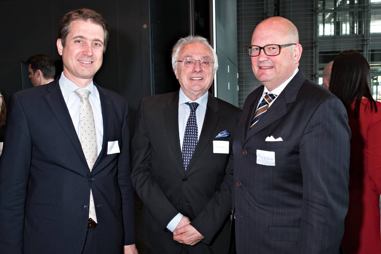 Jürg de Spindler, Direktor, Verband Schweizer Regionalbanken; Istvàn Nagy, Botschafter Ungarns in der Schweiz; Franz de Planta, Präsident, Mantor SA / OAR-G