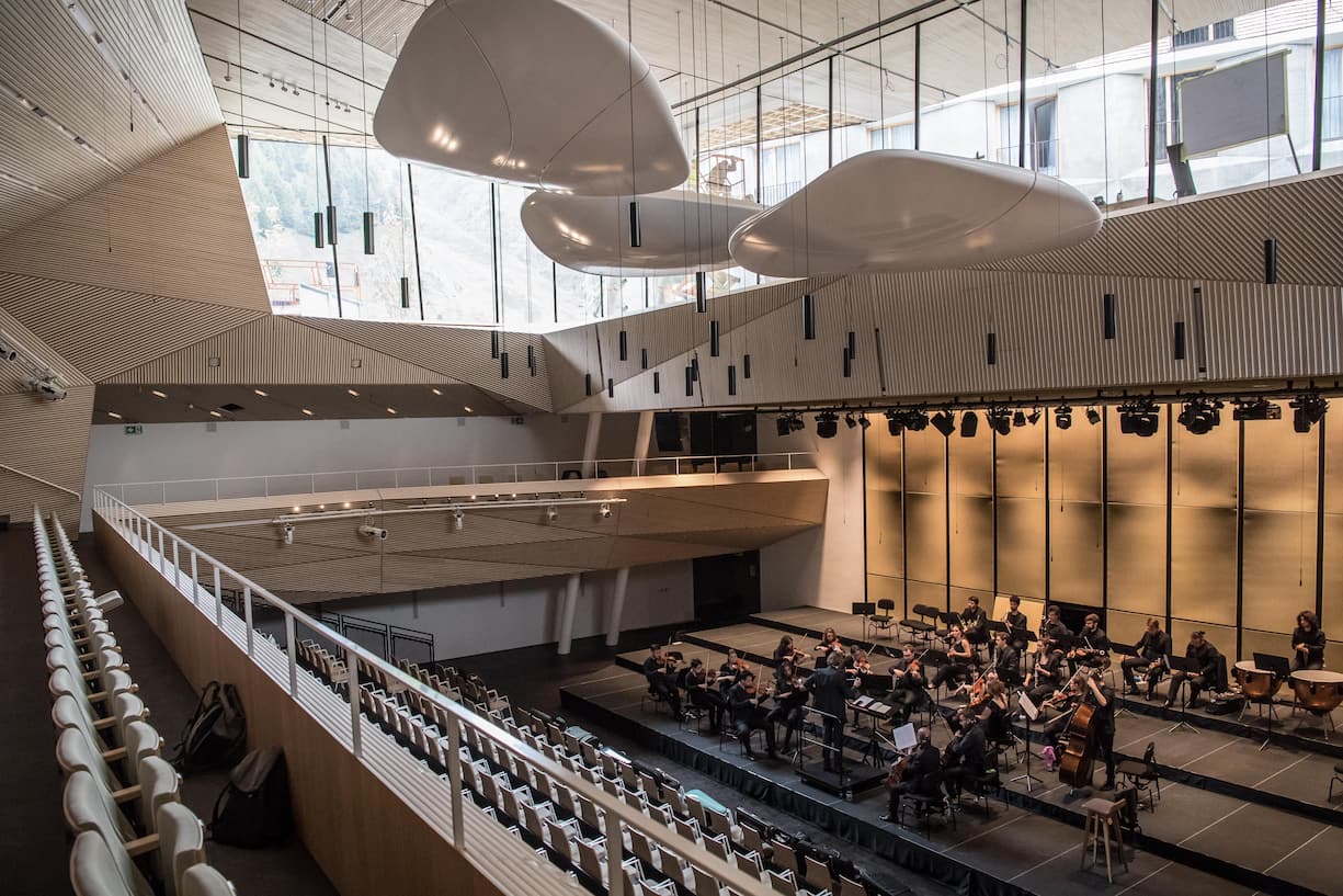 Im Konzertsaal des Hotels Radisson Blu in Andermatt wird die Akustik optimiert.Fotografiert am 7. Juni 2019 in AndermattNadia Schrli / Luzernerzeitung 
