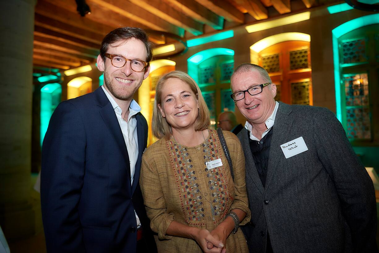 Preisverleihung des 5vor12-Preis fuer Deregulierung von StrategieDialog21 und dem Swiss Venture Club im Rathaus Bern. Luc Schnurrenberger, Research Associate EconomieSuisse, Sandra Speiser, Head of Federal Affairs EconomieSuisse und Andreas Wick. © Adrian Moser / Bilanz
