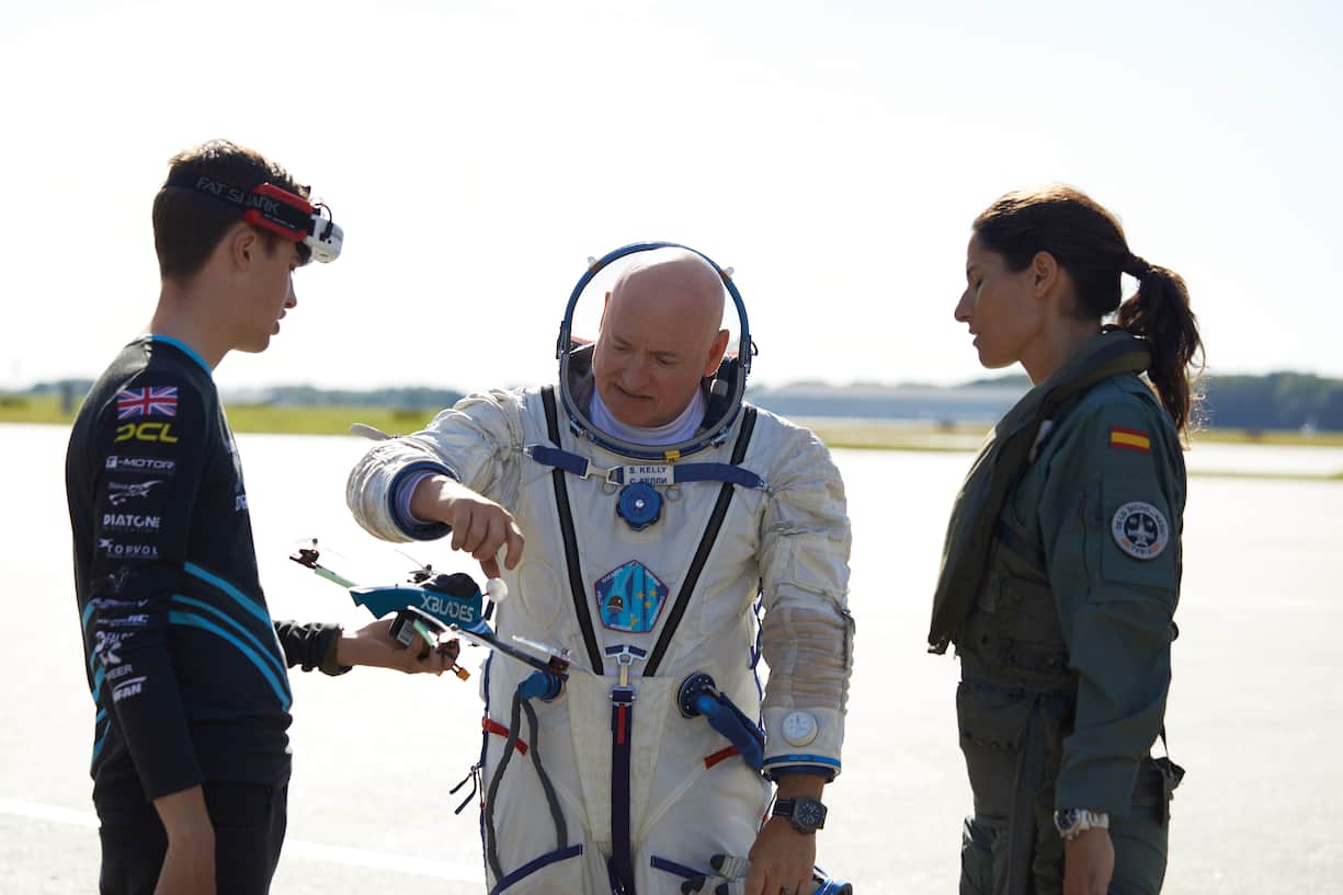 Luke Bannister, Drohnenpilot, Scott Kelly, Astronaut, und Rocío González Torres, Kampfjetpilotin (v.l.)