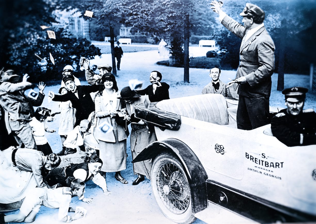 VERSCHENKT Wie in den 1920er Jahren in Deutschland pumpten die USA jüngst über Barschecks Liquidität direkt zu den Konsumenten.