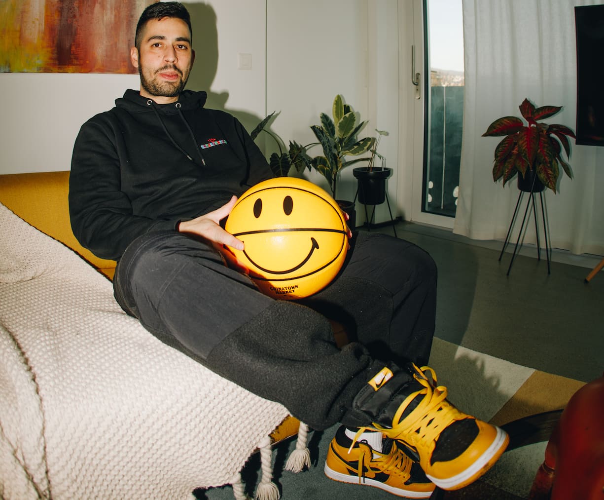 SNEAKERFIEBER Sergio Muster wurde schon als Jugendlicher zum leidenschaftlichen Sammler. Heute besitzt er rund 700 Paar Schuhe.