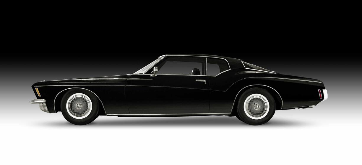 2H1G6X3 Buick Riviera 1972 isolated on white