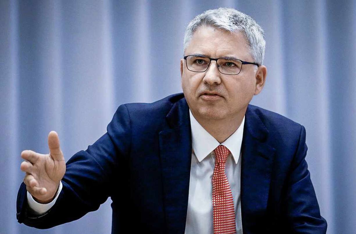 CEO Severin Schwan of Swiss healthcare company Roche addresses a media briefing as part of the company's 125th-anniversary celebrations in Basel, Switzerland, September 28, 2021. REUTERS/Arnd Wiegmann - RC22ZP9ROO8A