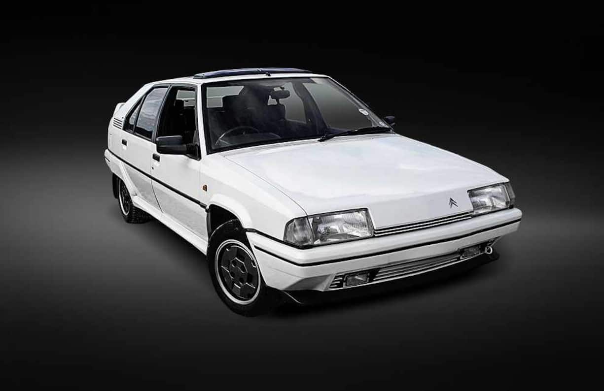 TWYH26 Citroen BX 16 Valve (Phase one) Keith Adams, September 2005; 26 November 2006 (original upload date); Transferred from en.pedia to Commons.; Kadams1970 at English pedia;