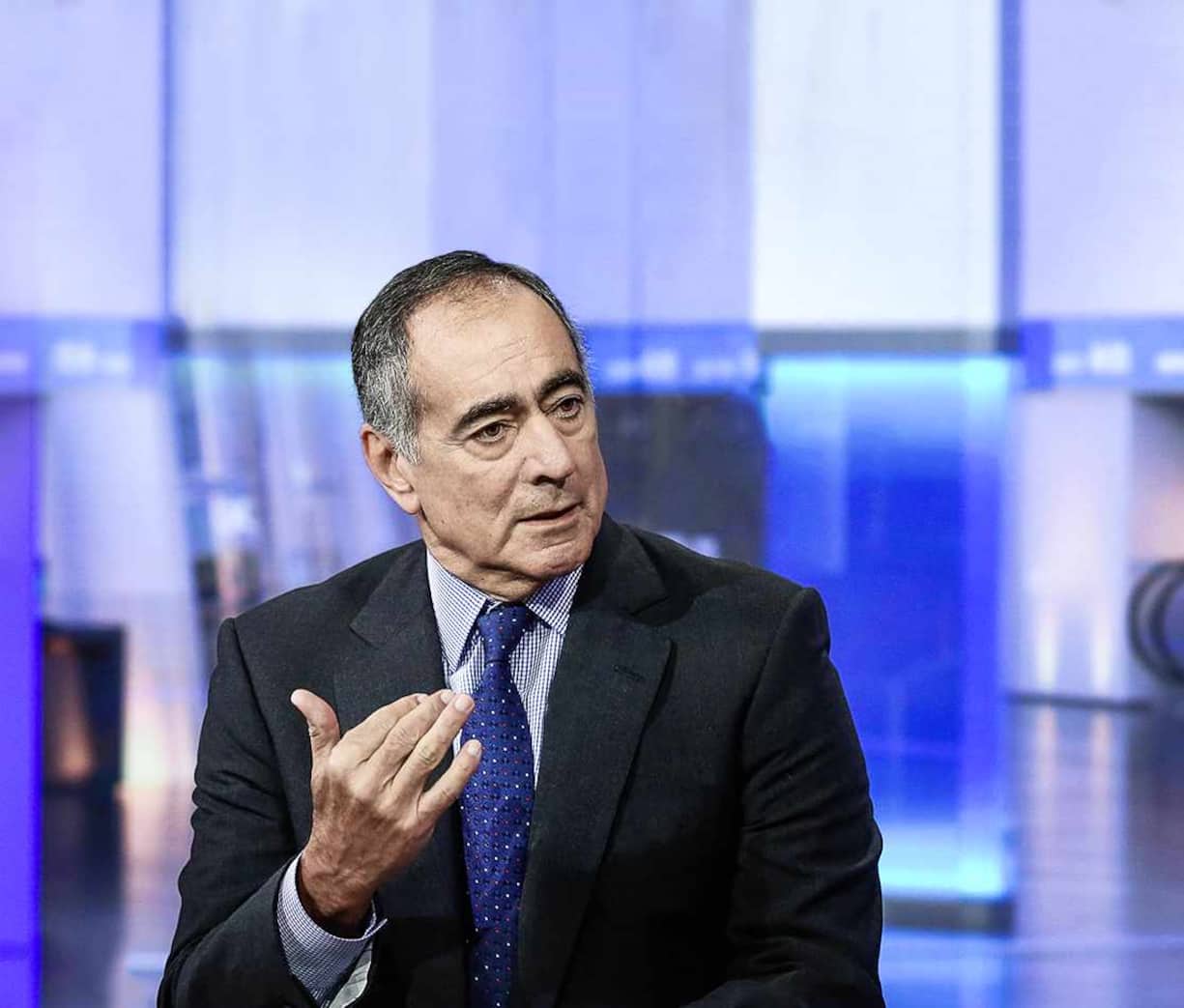 John Mack, former chairman and chief executive officer of Morgan Stanley, speaks during a Bloomberg Television interview in New York, U.S., on Wednesday, Dec. 30, 2015. Mack, now a Glencore PLC director, discussed the commodities markets and Glencore's turnaround plan. Photographer: Chris Goodney/Bloomberg *** Local Caption *** John Mack