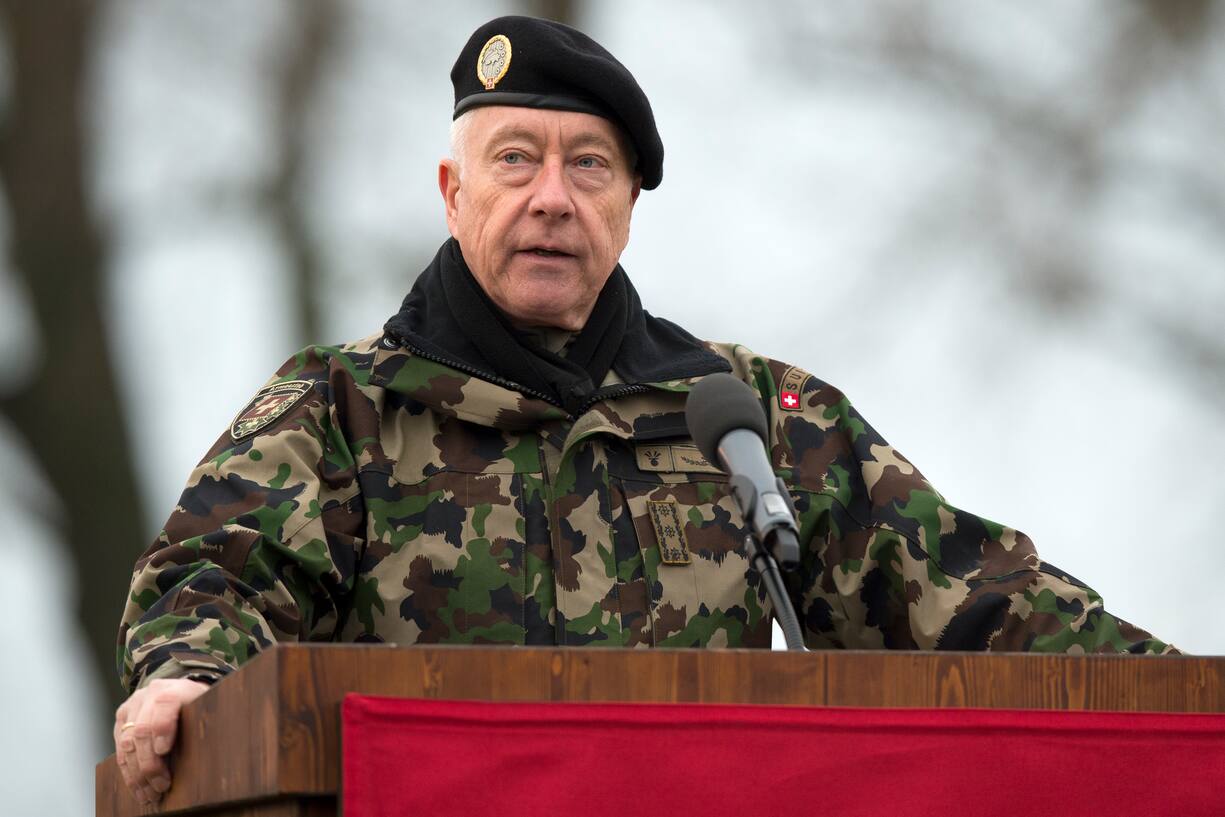Korpskommandant Andre Blattmann, spricht wahrend der Kommandouebergabe als Chef der Armee, am Donnerstag, 8. Dezember 2016, in Murten. Nach acht Jahren an der Armeespitze uebergibt Korpskommandant Andre Blattmann sein Kommando offiziell seinem Nachfolger Philippe Rebord, der sein Amt am 1. Januar 2017 antritt. (KEYSTONE/Anthony Anex)