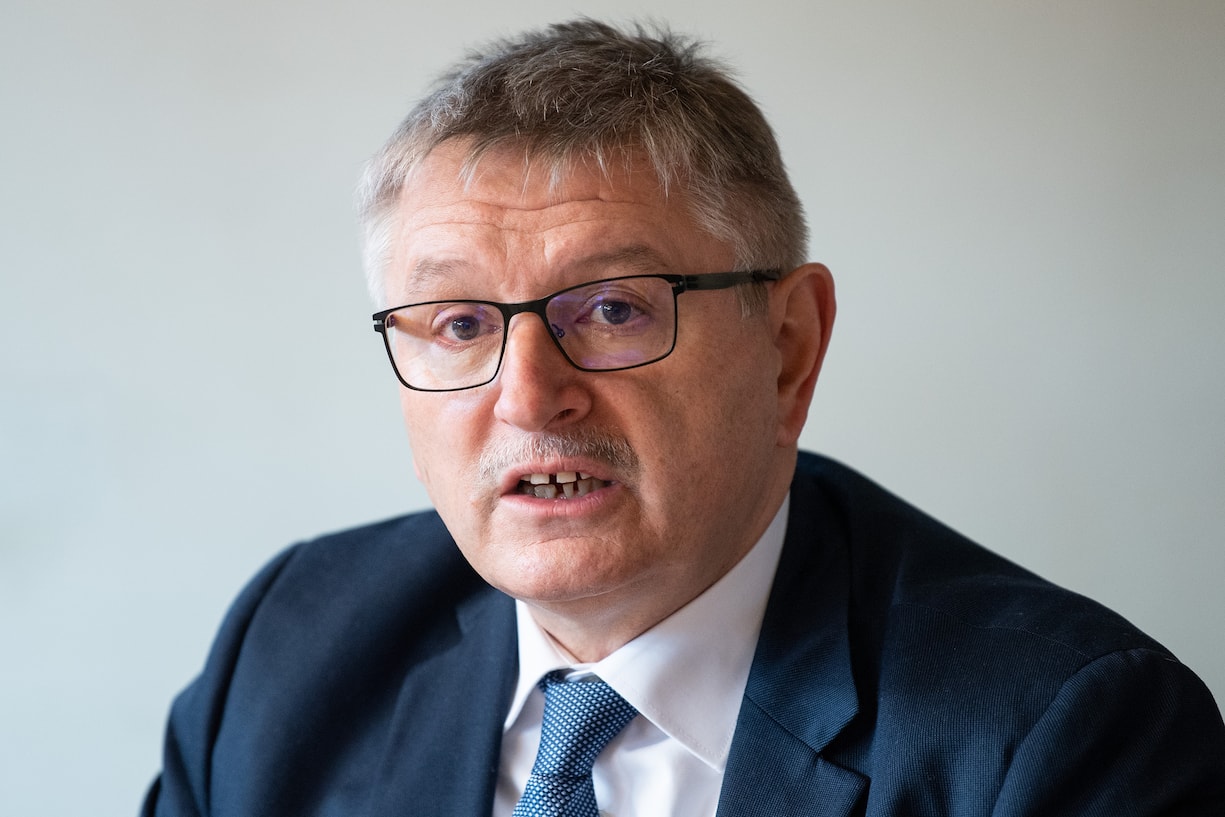 Staenderat Charles Juillard von Die Mitte Schweiz, spricht anlaesslich dem Dreikoenigsgespraech, am Donnerstag, 6. Januar 2022, in Bern. (KEYSTONE/Peter Schneider)