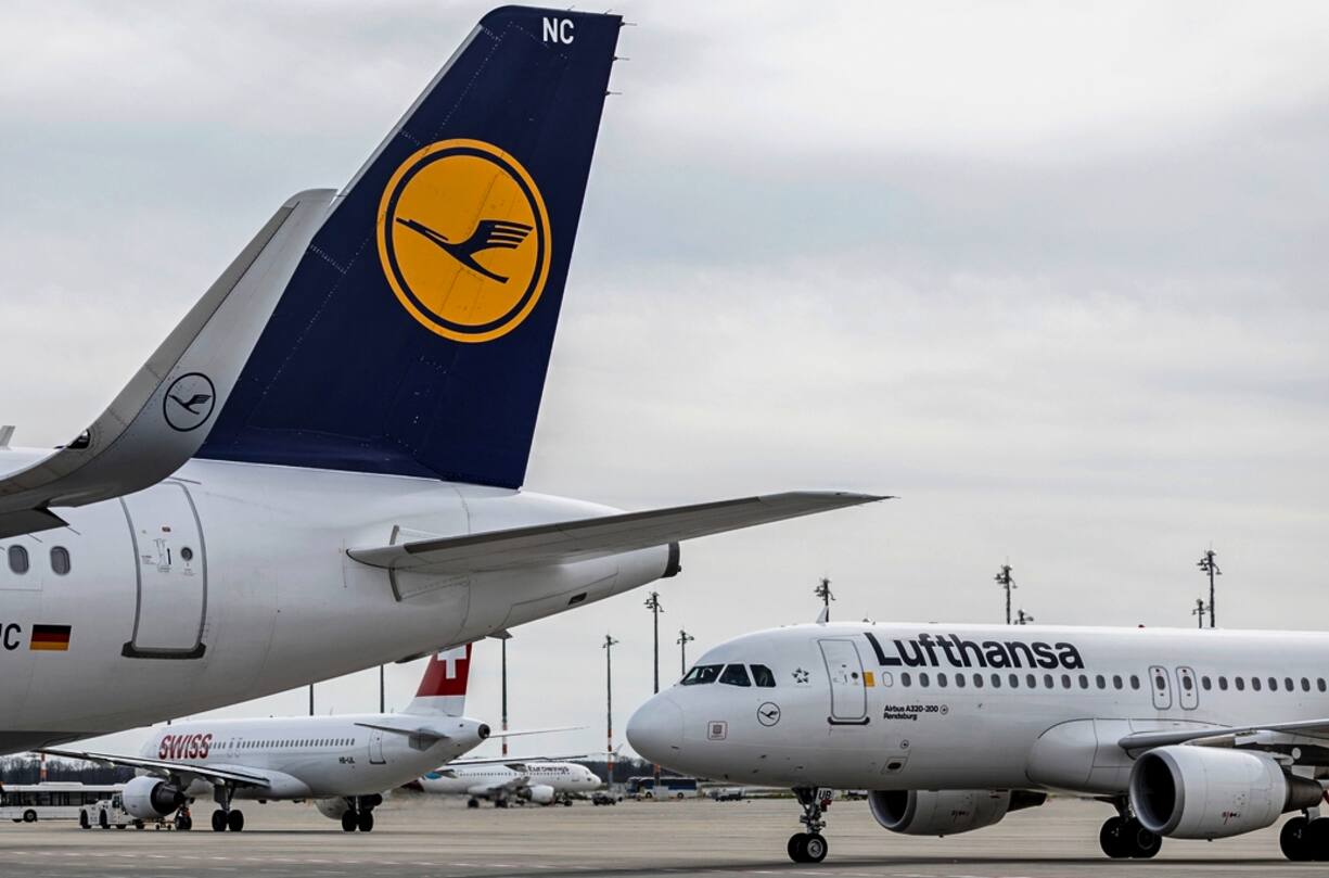 27 March 2024, Berlin, Schönefled: View of two Lufthansa aircraft at Berlin BER Airport. The Federal Minister of Transport was informed about the "Digital Turnaround" application, which aims to optimize handling processes at BER using digital evaluation. Photo: Hannes P. Albert/dpa (KEYSTONE/DPA/Hannes P Albert)