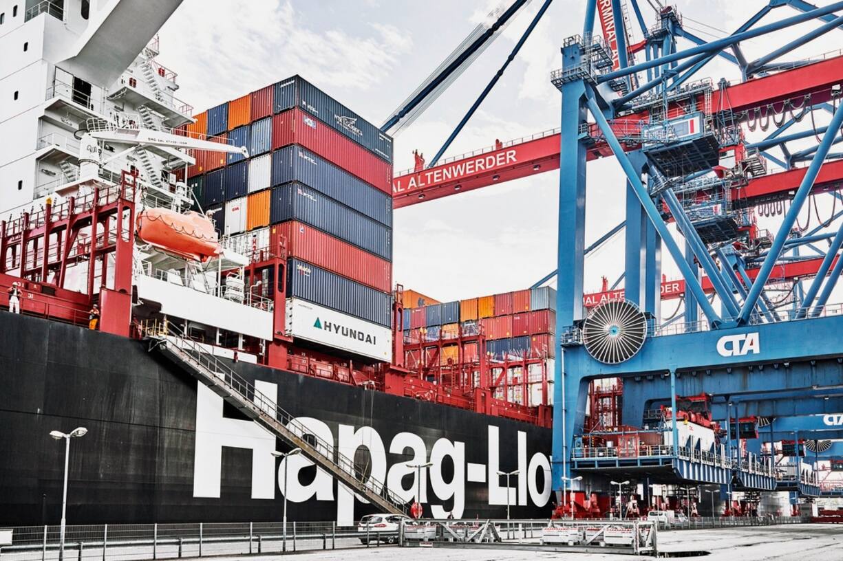 Containerterminal Altenwerder (CTA) der Hamburger Hafen und Logistik AG (HHLA), Europa, Deutschland, Hamburg 30.09.2016 Engl: Containerterminal Hamburg, transport, port, vessel, ship, logistics, shipping, economy, harbour; Europe, Germany, September 30, 2016