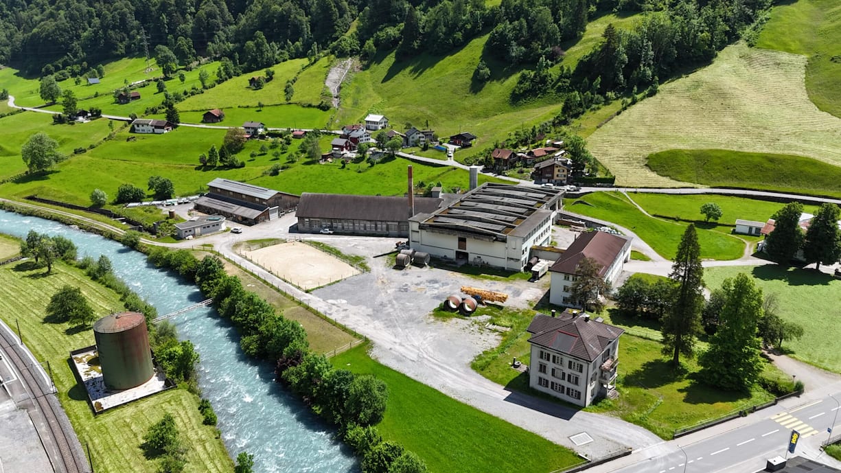 Neuer StandortAm zukünftigen Firmensitz in Hätzingen GL ist die ­industrielle Vergangenheit des Glarnertals sichtbar.