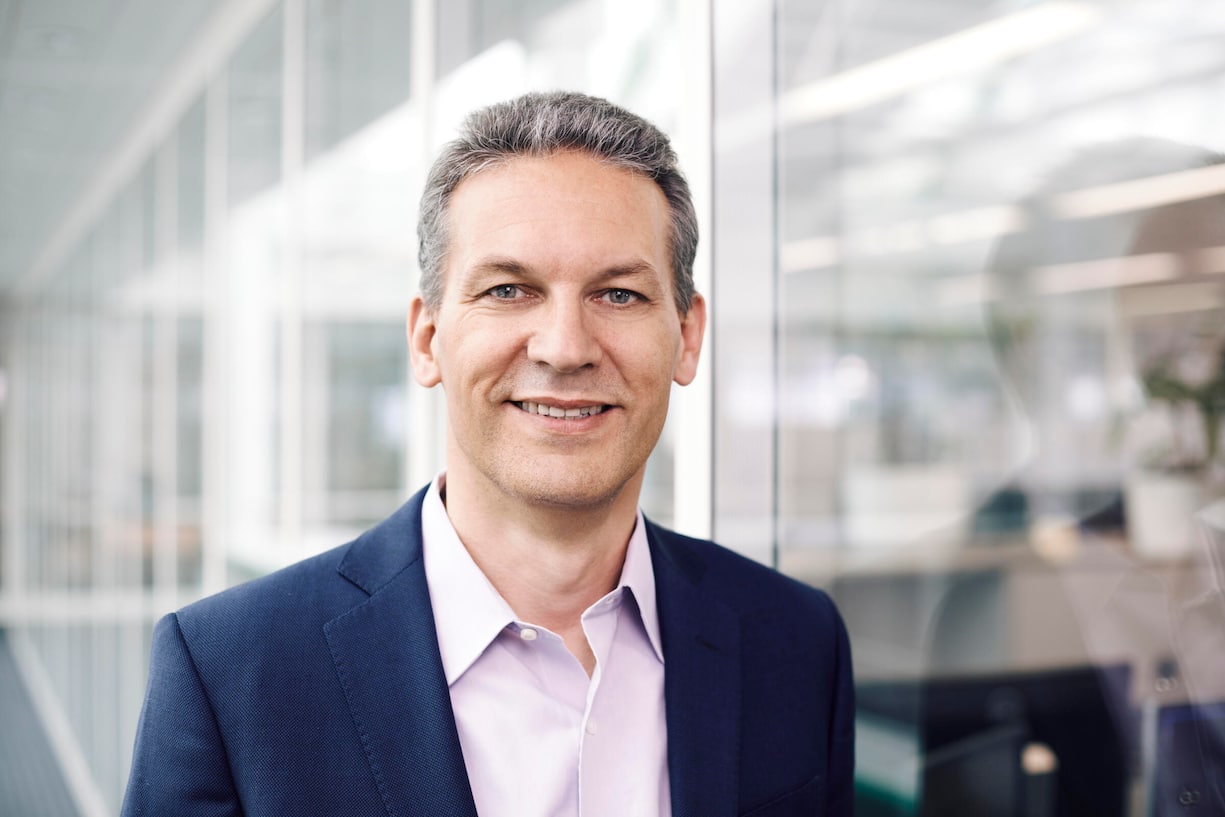 Bahnbrechende Neuheit Arnd Kaldowski, CEO des Schweizer Herstellers Sonova, hat für die bald anstehende neue Gerätegeneration viel versprochen. In der Schweiz ist das Unternehmen mit der Marke Phonak aktiv.
