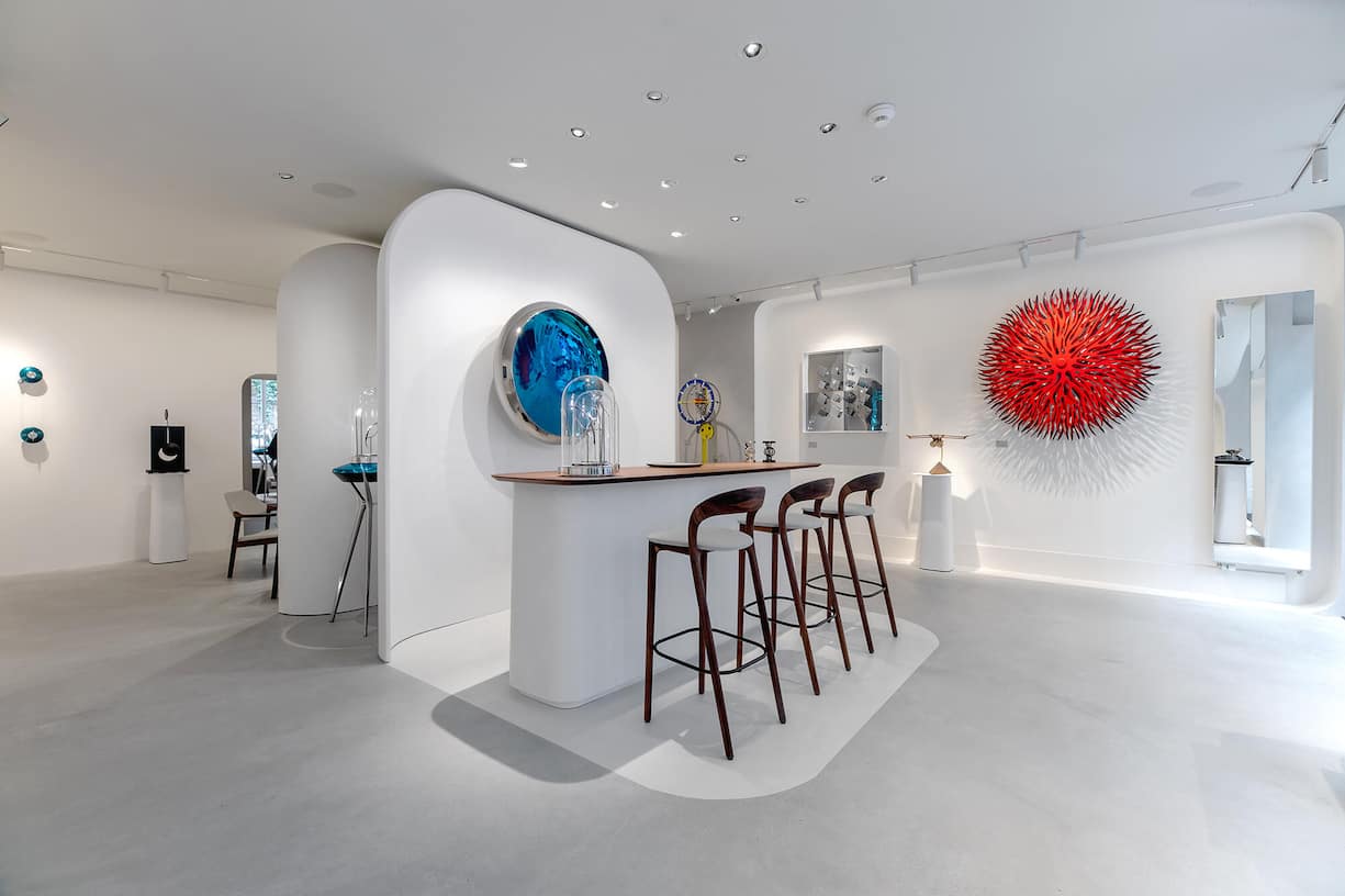 Blick in die M.A.D. Gallery von Max Büsser in Genf. Sie ist ein ­faszinierendes Universum. Zeit­maschinen und mechanische Kunst­geräte sind das Mass aller Dinge.