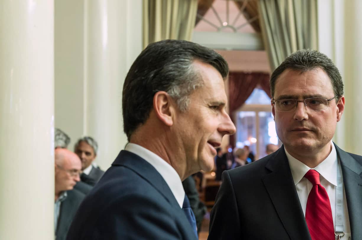 Interventionistischer VorgängerJordan mit Philipp Hildebrand (l.), Nationalbank-Präsident von 2010 bis 2012.