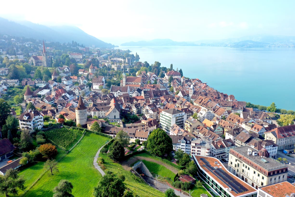Die Superreichen lassen sich zwar gerne am Zugersee nieder, bevorzugen jedoch andere Orte und Kantone.