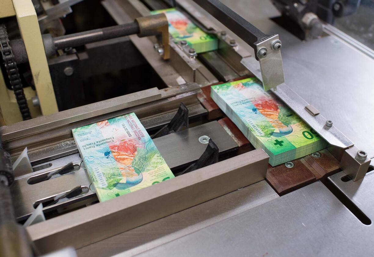 Kompakte WerteEin Bündel aus 1000 Noten ist so gross wie ein Milchkarton.