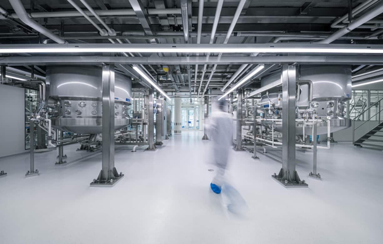 neue Produktionsplattform Lonza hat modulare Maschinerien in Visp, die auf Kundenwünsche anpassbar sind. Das spart viel Zeit.