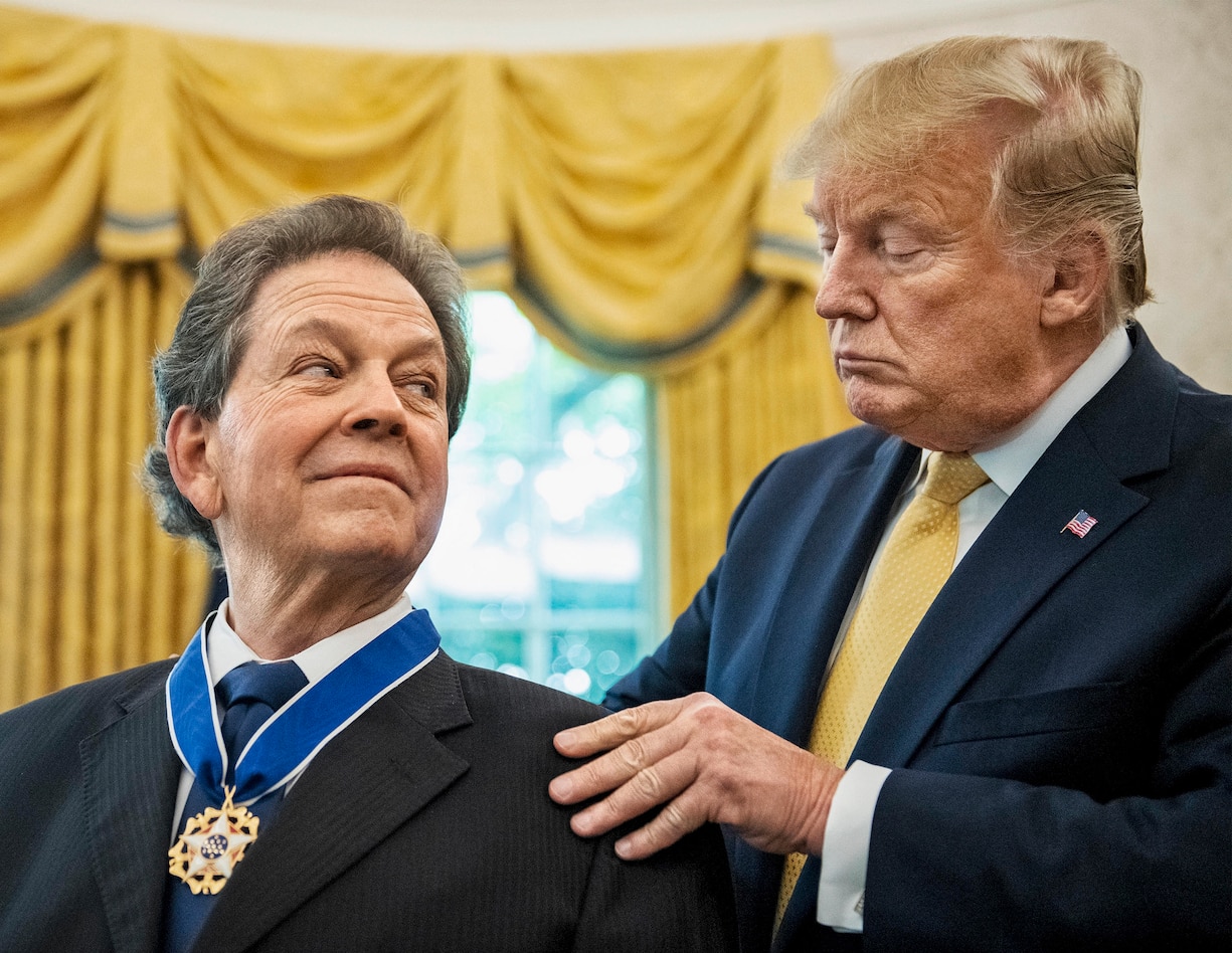 FreiheitsMedailleDonald Trump verlieh Laffer 2019 die Medal of Freedom. Der Ökonom ist politisch unabhängig – er stimmte zweimal für Bill Clinton.