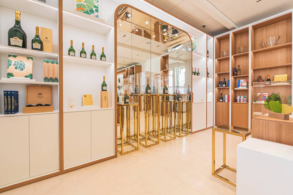 kaufen beim ProduzentenDas traditionsreiche Champagner-Haus Taittinger betreibt seit diesem Sommer eine eigene Boutique.