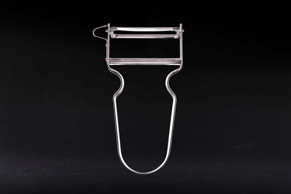 Sparschäler mit Querklinge.