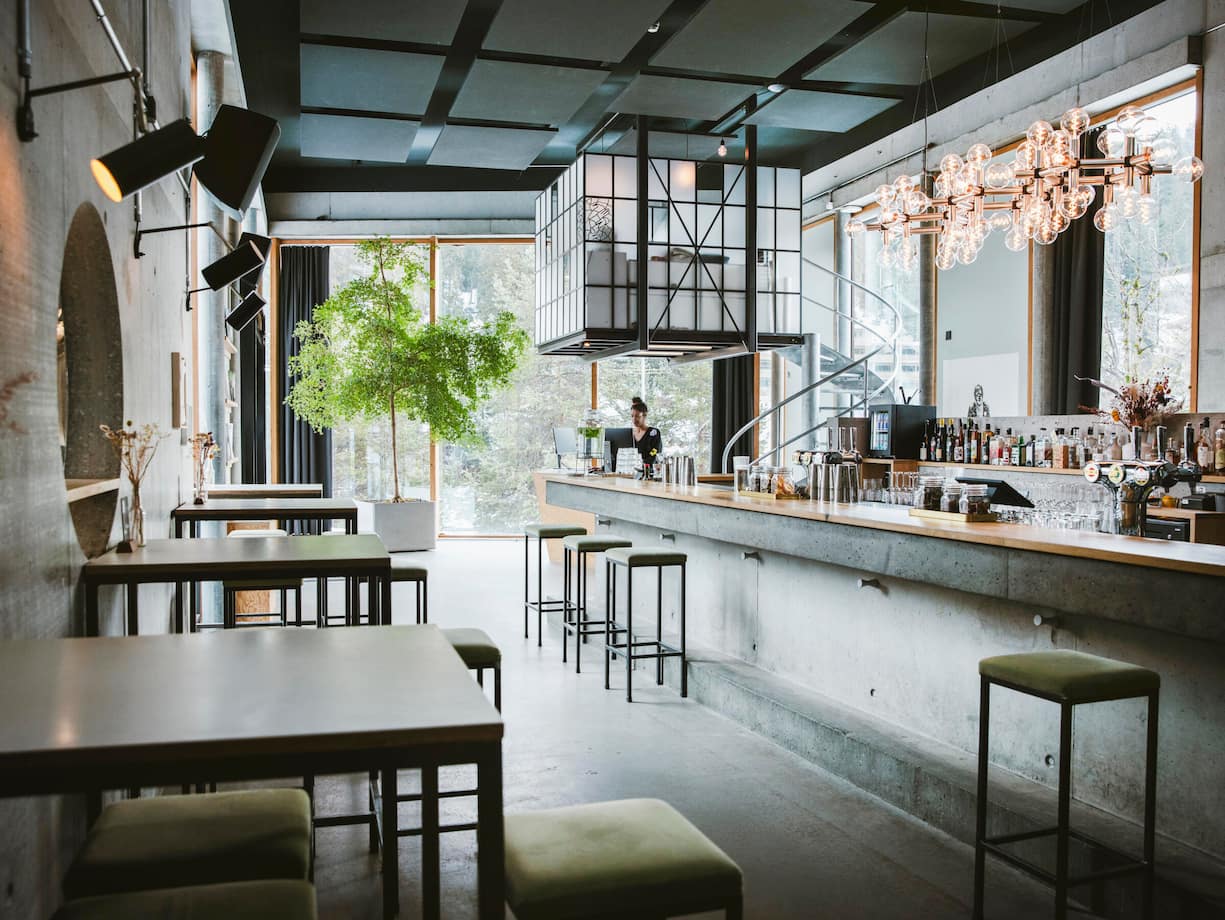 Alles aus einerHandDie Weisse Arena Gruppe bietet Hotels, Tickets und Gastro­nomie zusammen an.