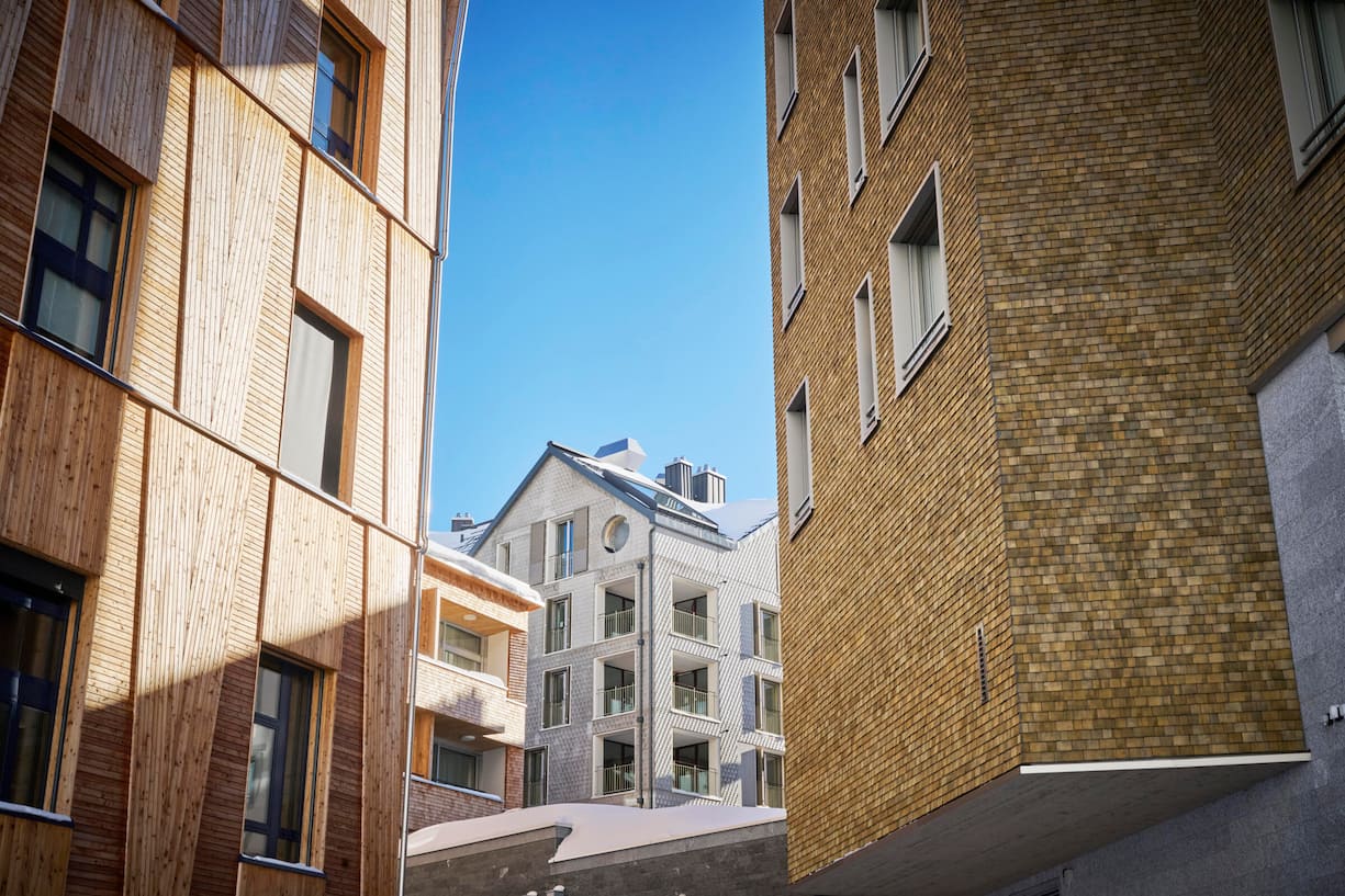 Kein EinheitsbreiDie Häuser in Andermatt-Reuss stammen von verschiedenen Architekten, um den Eindruck eines geklonten Retortenorts zu vermeiden.