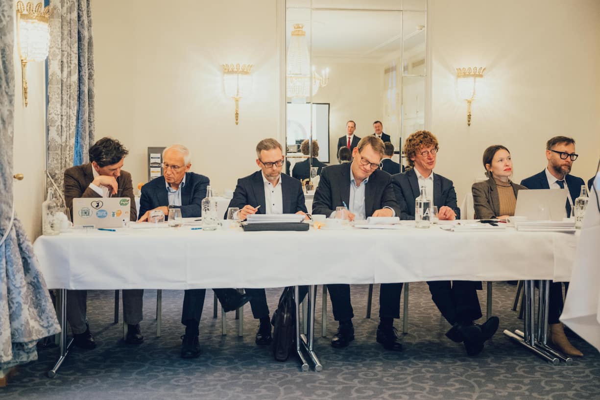 versuchten die Testkundin –und die Jury – mit einem auf sie zugeschnittenen Topfmodell von sich zu überzeugen.