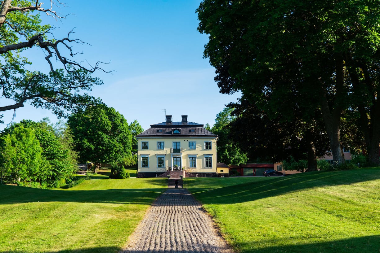 Das Herrenhaus aus dem Jahr 1692 verfügt über 14 Schlafzimmer und direkten Wasserzugang. Sein Preis bei Sotheby’s: 7,3 Mio. Franken.