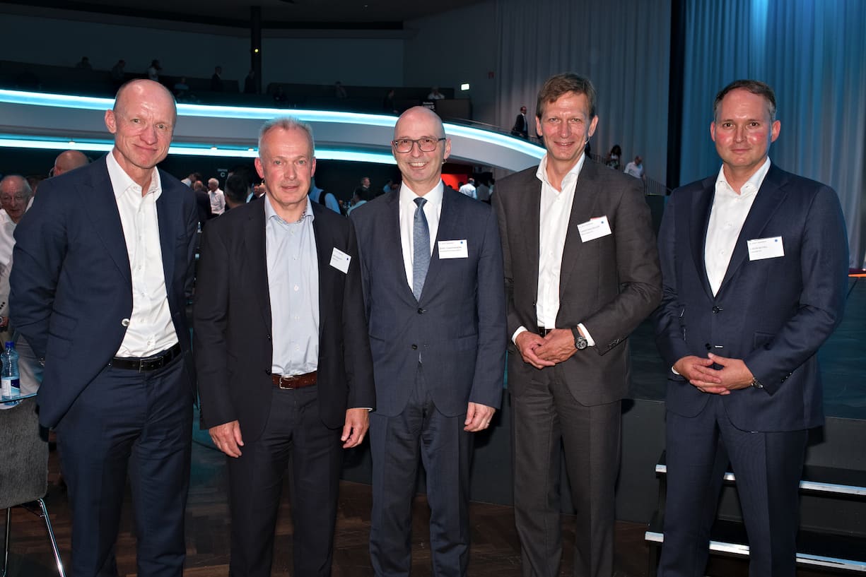 Olaf Swantee, CEO, Sunrise Communications AG;Urs Schaeppi, CEO, Swisscom AG;Marc Chardonnens, Direktor Bundesamt für Umwelt BAFU;Christian Keller, Vorsitzender der Geschäftsleitung, IBM Schweiz AG;Simon Michel, CEO, Ypsomed AG;