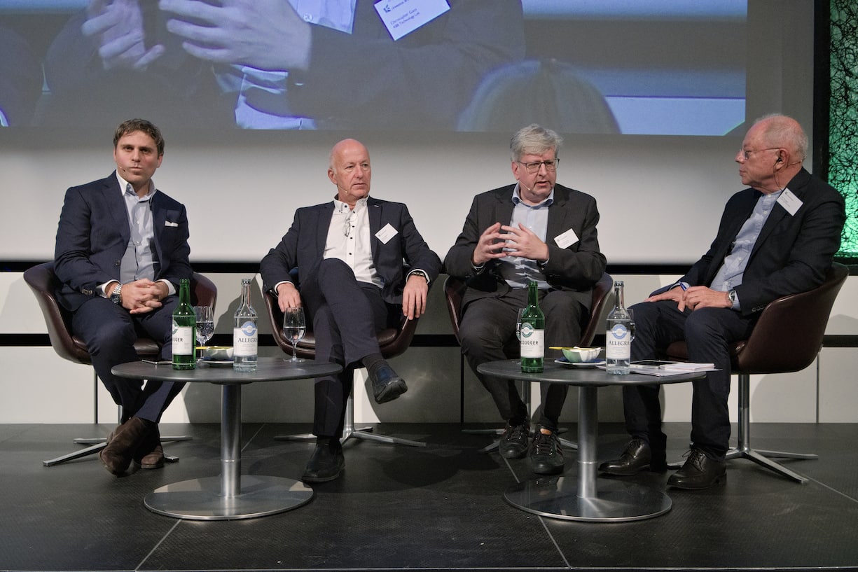 Pascal Kaufmann, Neurowissenschafter und Gründer von Starmind & Mindfire;Roland Siegwart, Professor für Autonome Systeme, ETH Zürich;Christopher Ganz, Group VP Digital R&D, ABB Technology Ltd.;Otto C. Honegger, Moderator