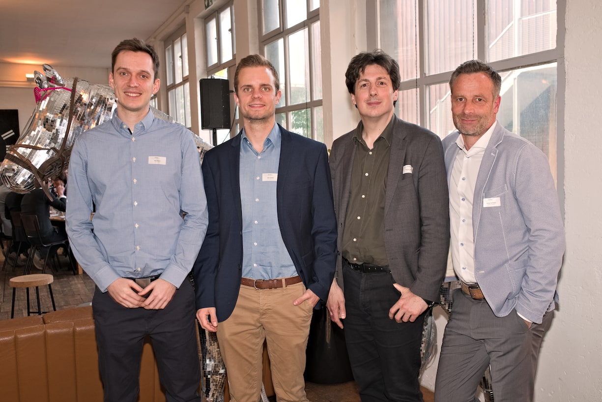 Die Keynote-Speakers und der Moderator: Pavel Bielik, ETH Zürich; Igor Susmelj, Co-Founder, Mirage; Philipp Theisohn, Professor für Neuere deutsche Literaturwissenschaft, Uni Zürich; Markus Spillmann, Förderbeirat, StrategieDialog21
