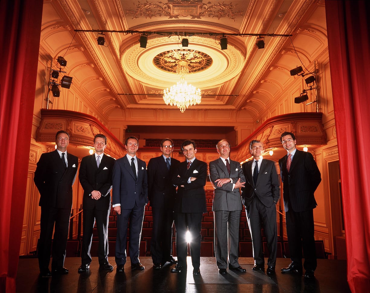 Die acht Teilhaber der Banque Pictet und Cie., der groessten Privatbank Europas, aufgenommen im Dezember 1998; v. l. n. r.: Jacques de Saussure, Renaud de Planta, Nicolas Pictet, Claude Demole, Philippe Bertherat, Charles Pictet, Ivan Pictet und Jean-Francois Demole.   (KEYSTONE/MARTIN RUETSCHI)   