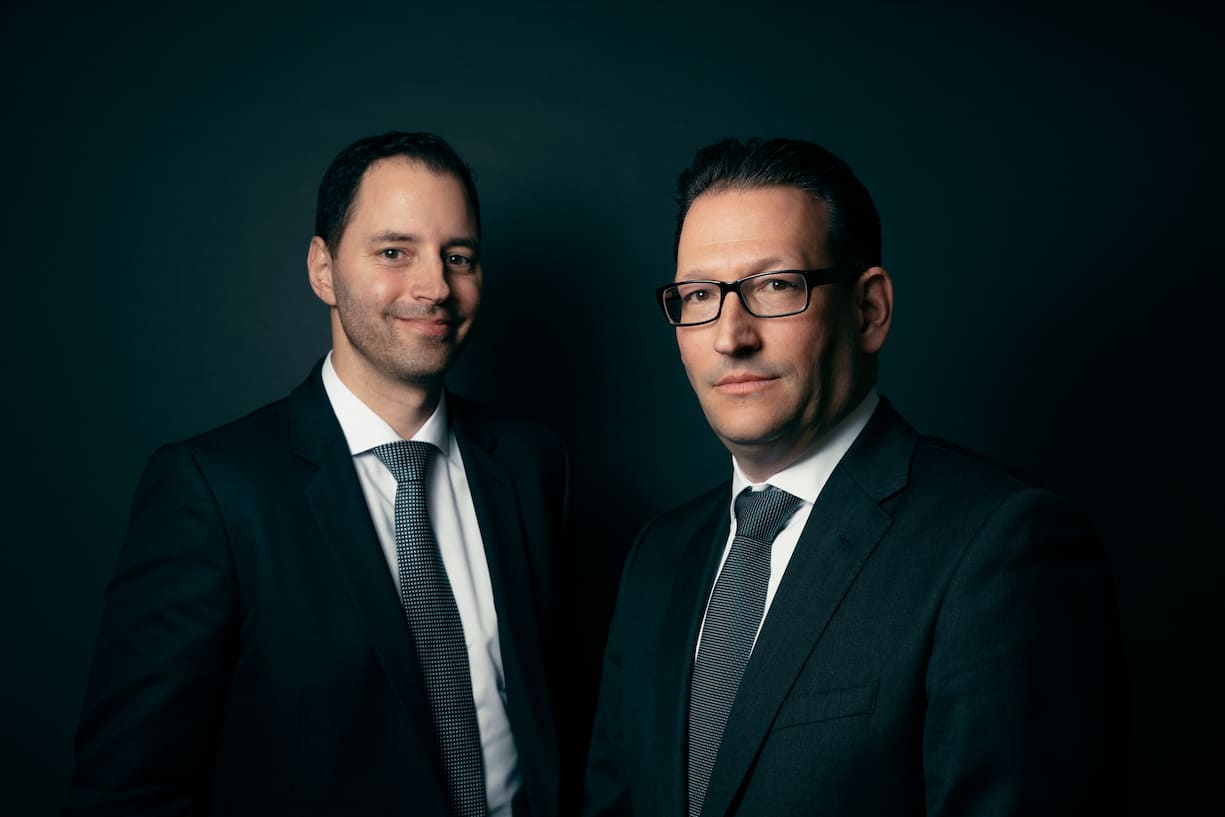 Zuger Kantonalbank Kundenbetreuer Samuel Eicher (l.) und Chefanleger Alex Müller