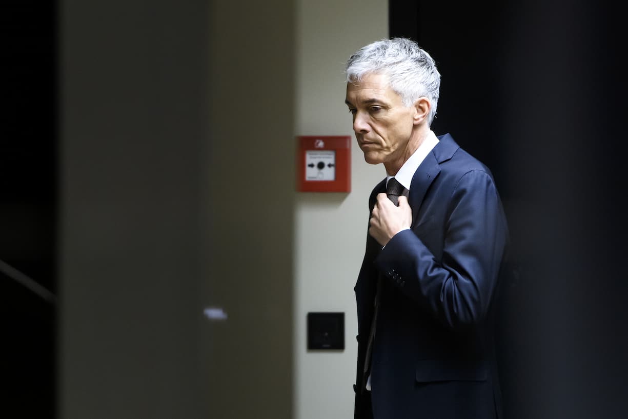 ARCHIVBILD ZUM RUECKTRITT VON BUNDESANWALT MICHAEL LAUBER AUF ENDE AUGUST, AM MITTWOCH, 29. JULI 2020 - Michael Lauber trifft am Montag, 13. Mai 2019 zur Anhoerung der vereinigten Geschaeftspruefungskommission GPK des National- und Staenderats im Bundeshaus in Bern ein. Die GPK will nach den Geheimtreffen zwischen Lauber und Fifa Chef Gianni Infantino entscheiden, ob sie Vorbehalte gegen Laubers Wiederwahl in der Sommersession hat. (KEYSTONE/Anthony Anex)