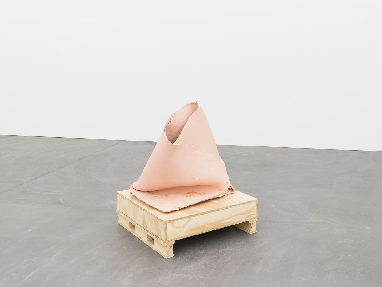 Sonia Kacem: «Untitled», 2017, Keramik, 110×86×89 cm, 9000 Franken.