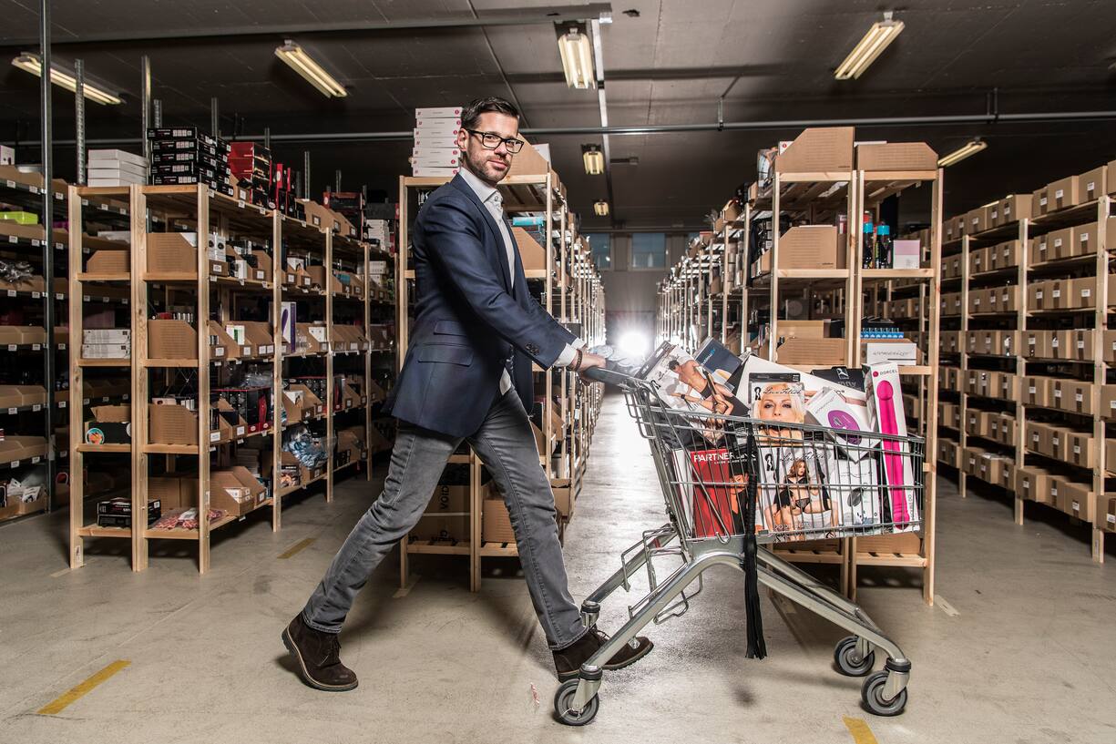 10.02.2016; Glattbrugg; Wirtschaft - Portrait Lukas Speiser; Lukas Speiser, Chef des Online Erotikversandhauses  Amorana.ch.  Â© Valeriano Di Domenico