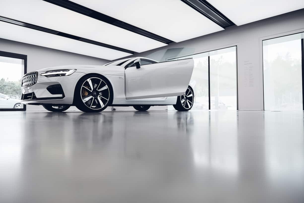 TESLA-JÄGER Mit der Tochterfirma Polestar setzt Volvo voll auf Elektromobile wie den Polestar 2 (o.). Dabei greifen die Schweden dank neuartigem Infotainment-System und leistungsfähiger Technik die Konkurrenz frontal an.